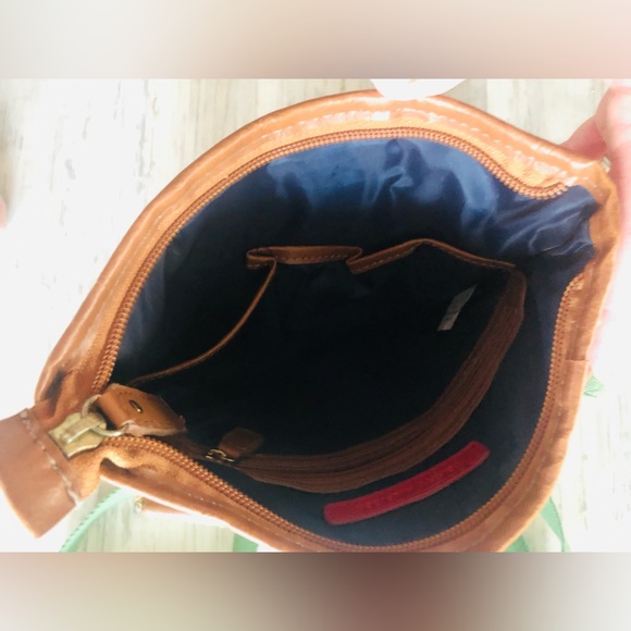 Tommy Hilfiger Crossbody - Picture 4 of 8
